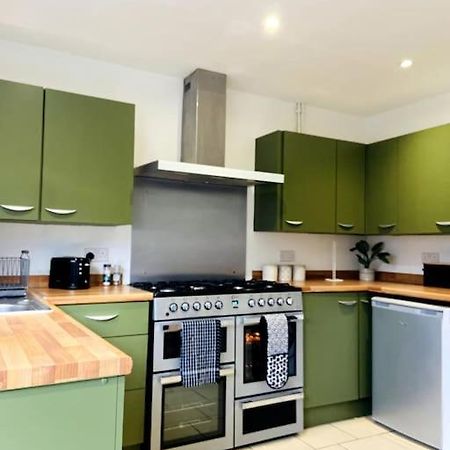 Entire 5 Bedroom House, Fast Wi-Fi, Free Parking Cambridge Zewnętrze zdjęcie